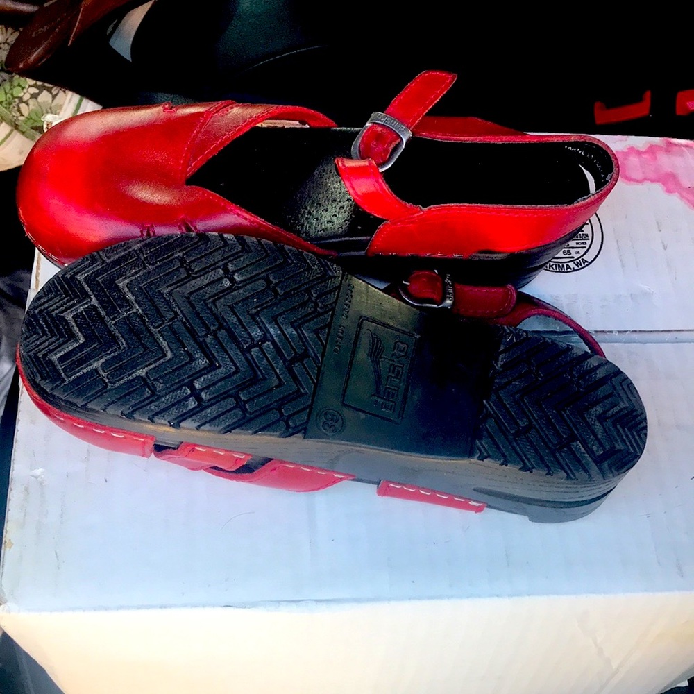 Red Dansko leather very comfy in Great shape